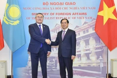 Bộ trưởng Ngoại giao Bùi Thanh Sơn và Phó Thủ tướng, Bộ trưởng Ngoại giao Kazakhstan Mukhtar Tileuberdi. (Nguồn: TTXVN)