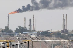 Một cơ sở khai thác dầu của Iran trên đảo Khark. (Ảnh: AFP/TTXVN)