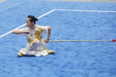 Bài thi chung kết nội dung Thương thuật nữ của VĐV Dương Thúy Vi đạt 9,70 điểm, giành huy chương vàng. Đây là huy chương vàng thứ hai của Thúy Vi tại SEA Games 31. (Ảnh: Phạm Hậu/TTXVN)