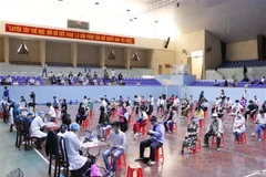 Tiêm vaccine phòng COVID-19 cho người dân thành phố Buôn Ma Thuột (Đắk Lắk), tháng 10/2021. (Ảnh: Tuấn Anh/TTXVN)