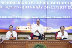 Chiều 13/10, Chủ tịch nước Nguyễn Xuân Phúc chủ trì Hội nghị Đoàn đại biểu Quốc hội Thành phố Hồ Chí Minh làm việc với Ủy ban Nhân dân Thành phố Hồ Chí Minh về tình hình phát triển kinh tế, xã hội. (Ảnh: Thống Nhất/TTXVN) 