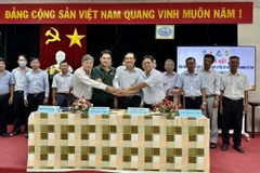 Sở Nông nghiệp và Phát triển nông thôn An Giang và Tập đoàn Lộc Trời ký kết thỏa thuận hợp tác xây dựng chuỗi liên kết sản xuất, tiêu lúa, nếp trên địa bàn An Giang. (Ảnh: Thanh Sang/TTXVN)