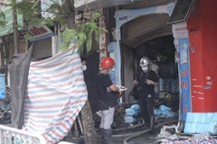 Hiện trường vụ cháy tại cửa hàng bán đồ sơ sinh số 311 phố Tôn Đức Thắng (quận Đống Đa-Hà Nội) khiến 4 người trong một gia đình bị thiệt mạng. (Nguồn: TTXVN)