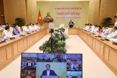 Thủ tướng Phạm Minh Chính, Chủ tịch Ủy ban chủ trì phiên họp thứ hai của Ủy ban Quốc gia về chuyển đổi số nhằm đánh giá tình hình triển khai công tác chuyển đổi số quý I. (Ảnh: Lâm Khánh/TTXVN) 