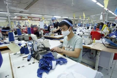 Sản xuất sản phẩm may mặc tại Công ty Cổ phần may Tiên Hưng (huyện Tiên Lữ, Hưng Yên). (Ảnh: Phạm Kiên/TTXVN) 