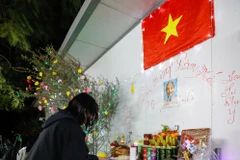 Thực tập sinh Việt Nam chuẩn bị mâm cơm cúng giao thừa ở Aloni, Israel. (Ảnh: Vũ Hội/Vietnam+)