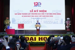 Thủ tướng Phạm Minh Chính phát biểu chúc mừng Trường Đại học Y Hà Nội. (Ảnh: Dương Giang/TTXVN) 