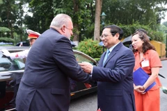 Thủ tướng Phạm Minh Chính đón Thủ tướng nước Cộng hòa Cuba Manuel Marrero Cruz. (Ảnh: Dương Giang/TTXVN) 