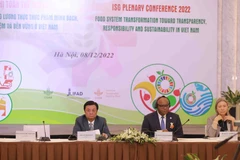 Bộ trưởng Bộ Nông nghiệp và Phát triển nông thôn Lê Minh Hoan và Trưởng Đại diện Tổ chức Lương thực và Nông nghiệp của Liên hợp quốc (FAO) tại Việt Nam Remi Nono Womdim đổng chủ trì hội nghị. (Ảnh: Vũ Sinh/TTXVN)