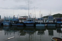 Các tàu cá neo đậu tại cảng Hòn Rớ, thành phố Nha Trang. (Ảnh: Đặng Tuấn/TTXVN)