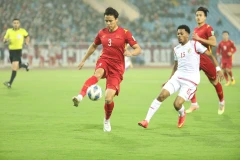 Một pha khống chế bóng của cầu thủ Quế Ngọc Hải. (Ảnh: Minh Quyết/TTXVN)