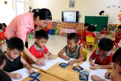 Tỉnh Bắc Ninh đã quan tâm phát triển đa dạng hóa các loại hình giáo dục, nhất là giáo dục mầm non nhằm đáp ứng nhu cầu gửi trẻ của công nhân, người lao động đang làm việc tại các khu công nghiệp. (Ảnh: Đinh Văn Nhiều/TTXVN)