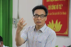 Phó Thủ tướng Vũ Đức Đam phát biểu chỉ đạo tại buổi kiểm tra trên địa bàn phường 5, Quận 8. (Ảnh: Đinh Hằng/TTXVN)