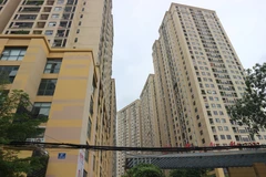 Chung cư số 87 Lĩnh Nam, phường Mai Động, quận Hoàng Mai đang có tranh chấp giữa chủ đầu tư và cư dân về diện tích chung-riêng nên cư dân chưa được cấpsổ hồng. (Ảnh Mạnh Khánh/TTXVN)