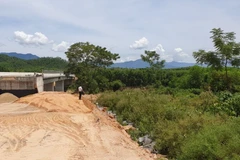 Lô đất có diện tích 1.644m2 của hộ bà Nguyễn Thị Tiến (xã Hòa Phú, huyện Hòa Vang) bị chính quyền huyện Hòa Vang “cấp nhầm” cho nhà hàng xóm, đến khi bị giải tỏa phục vụ dự án giao thông thì gia đình mới phát hiện ra. (Ảnh: Quốc Dũng/TTXVN)