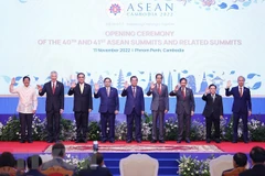 Thủ tướng Phạm Minh Chính và trưởng đoàn các nước ASEAN chụp ảnh chung tại Lễ khai mạc. (Ảnh: Dương Giang/TTXVN) 