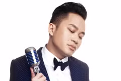 Tùng Dương với hình ảnh 'quý ông' lịch lãm trong chương trình In the spotlight - Giao thoa. (Ảnh: Tuấn Nguyên)