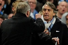 Sir Alex nổi điên với Mancini. (Nguồn: Getty)