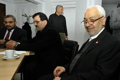 Lãnh đạo đảng Ennahda cầm quyền, ông Rached Ghannouchi (phải). (Nguồn: AFP)