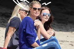 Siêu mẫu Heidi Klum cứu quý tử thoát khỏi sóng dữ
