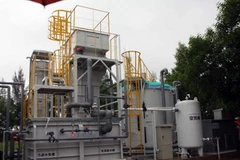 Mô hình trình diễn thiết bị xử lý nước thải với chi phí thấp” được xây dựng tại trạm xử lý nước thải Phú Lộc. (Ảnh: Trần Lê Lâm/Vietnam+)