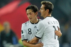 Ozil (trái) và Klose đã có một ngày thi đấu thành công. (Nguồn: Getty images)