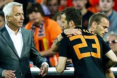 Van der Vaart vào sân thay Sneijder. (Nguồn: Getty)