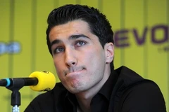 Nuri Sahin khóc trong cuộc họp báo chia tay Dortmund (Nguồn: Getty images)