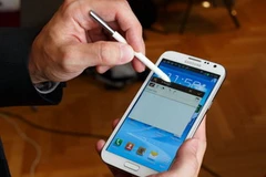 Mẫu điện thoại cỡ lớn Galaxy Note II của Samsung. (Nguồn: technologyfeed.net)