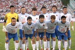 Đội hình ra quân của đọi bóng Park Ji-Sung và những người bạn. (Ảnh: Quang Nhựt/TTXVN)