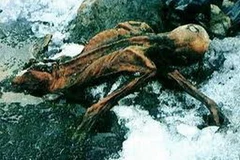 Người băng Ötzi lúc mới được phát hiện. (Nguồn: Internet)