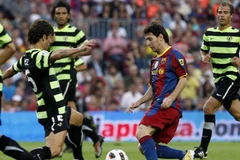 Messi bế tắc trước hàng hậu vệ của Hercules. (Nguồn: Reuters)