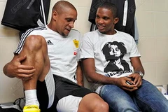 Roberto Carlos từng có mối quan hệ khá tốt với Eto’o. (Nguồn: fc-anji.ru)