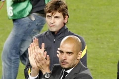 Tito Vilanova liệu có vượt qua được cái bóng quá lớn của Pep Guardiola. (Nguồn: Reuters)