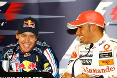 Hamilton (phải) và Sebastian Vettel. (Nguồn: Internet)