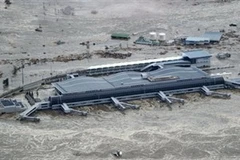 Sân bay Sendai chìm trong biển nước. (Nguồn: AP)