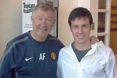 HLV Ferguson và tài năng trẻ Angelo Henriquez. (Nguồn: Daily Mail)