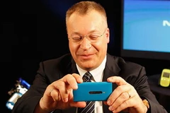 Stephen Elop trong một buổi giới thiệu sản phẩm mới của Nokia. (Nguồn: Getty)