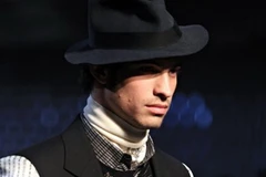 Một mẫu trang phục trong bộ sưu tập mới của nhà thiết kế Jean Paul Gaultier. (Nguồn: AFP)