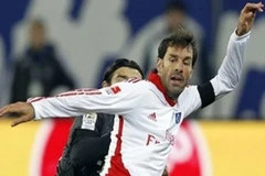 Tiền đạo Ruud van Nistelrooy đang khao khát được trở lại thi đấu tại Anh. (Nguồn: AP)