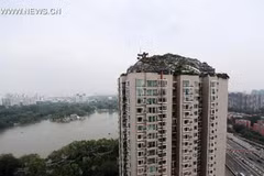 Biệt thự giả sơn trên nóc chung cư sẽ bị cưỡng chế
