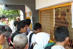 Mỗi người xếp hàng chỉ được mua tối đa là 2 vé. (Ảnh: Quốc Khánh/TTXVN) 