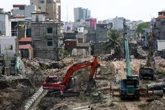 Công trường thi công đường vành đai 1, đoạn Ô Chợ Dừa-Hoàng Cầu. (Ảnh: Huy Hùng/TTXVN) 