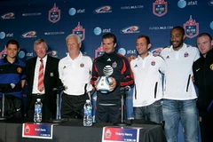 David Beckham và Theirry Henry trong buổi họp báo trước trận đấu. (Nguồn: Getty)