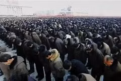 Video hàng vạn người mặc niệm ông Kim Jong-Il