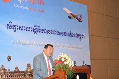 Chủ tịch Cambodia Angkor Air phát biểu tại hội thảo. (Ảnh: Trần Chí Hùng/Vietnam+)