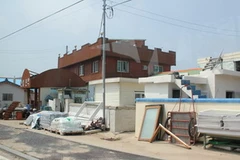 Rất nhiều căn nhà được xây mới sau trận pháo kích hồi năm 2010. (Ảnh:Anh Nguyên/Vietnam+)