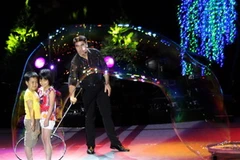 Màn trình diễn bong bóng tuyệt vời của Fan Yang 