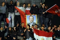 Những người ủng hộ ông Francois Holland ở quảng trường Bastille. (Nguồn: Getty) 