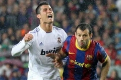 Cristiano Ronaldo bày tỏ sự giận dữ với Mascherano. (Nguồn: AP)